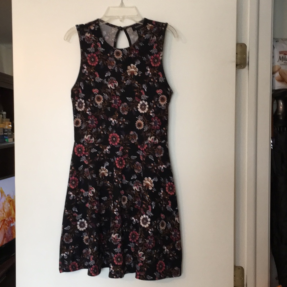 Dress floral. Juniors by TeezeMe. Medium